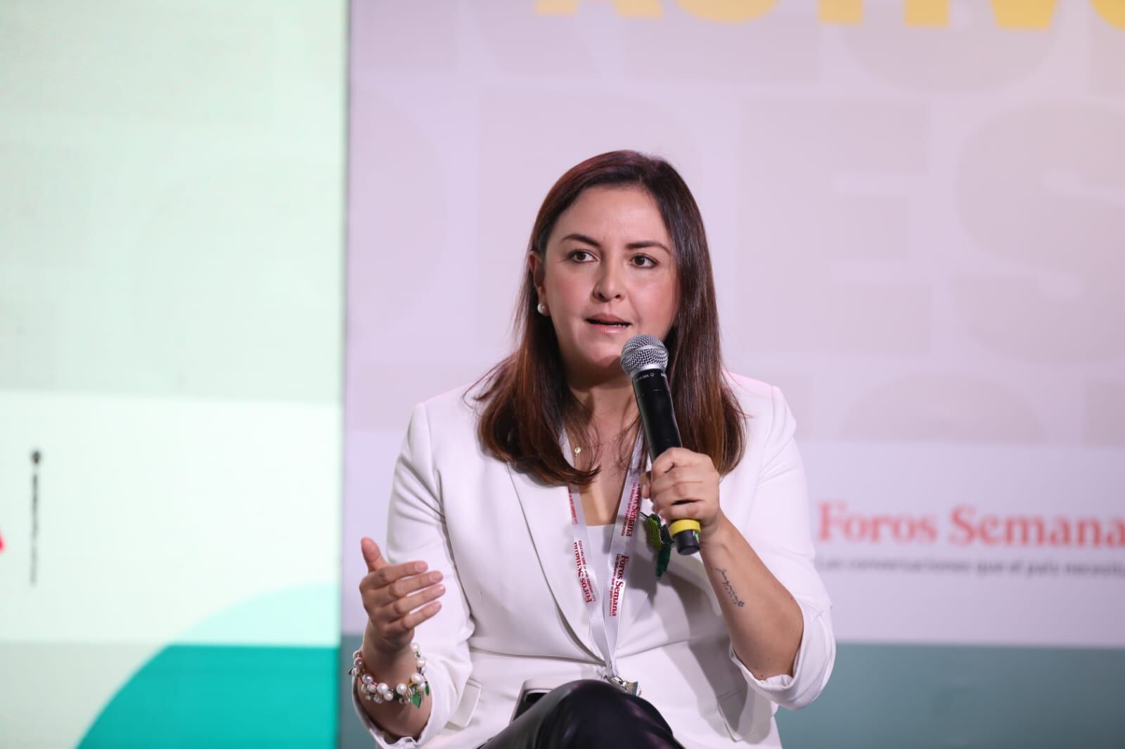 Andrea Guzmán, gerente General de UM Colombia dijo que se necesita crear leyes que protejan a los adultos mayores, que valoren la experiencia de esta población que tiene mucho que aportar al país.