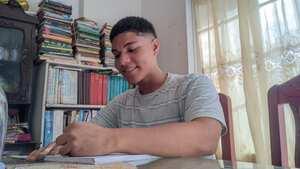 Diego Fernando Castaño, el bonaverense de 18 años que logró un puntaje perfecto en las Pruebas Saber 11 (500/500) tomó el curso Preicfes Grupo 500. Además, lideró un subgrupo en Grupo 500, al que llamaron ‘Tesos’, para seguir estudiando luego de las clases virtuales.