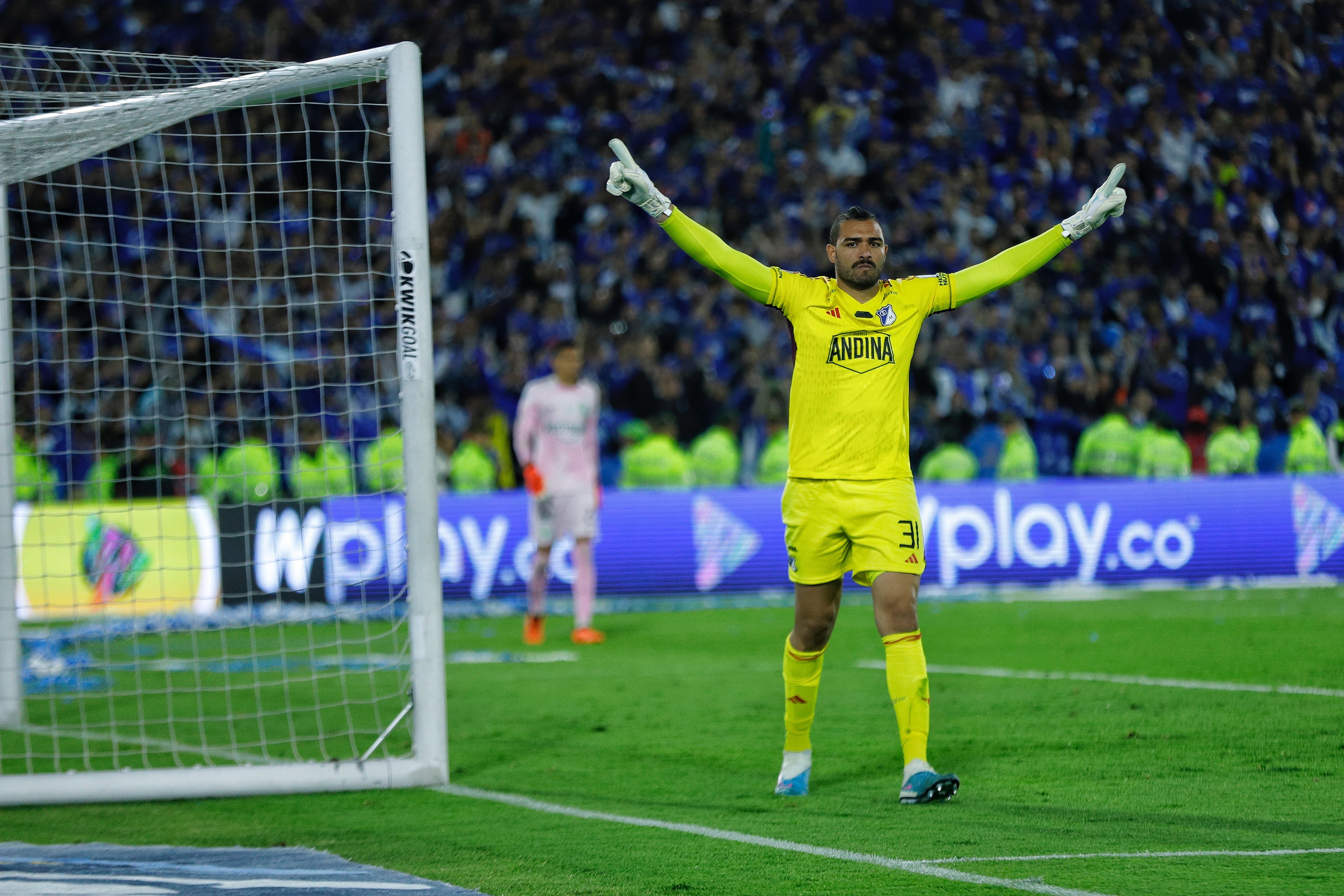 El arquero de Millonarios Álvaro Montero en un partido de la Liga colombiana.