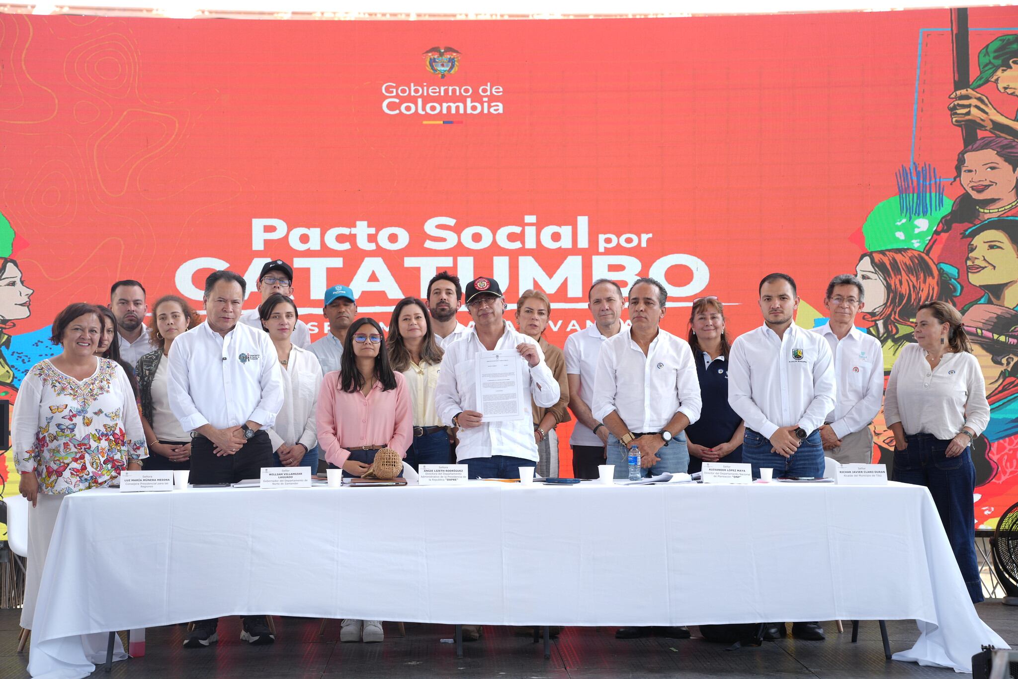 El presidente Petro pidió que haya una veeduría respecto a los 2.7 billones de pesos que se esperan recaudar, con el propósito de que ese dinero si sea invertido en las necesidades de las comunidades del Catatumbo.