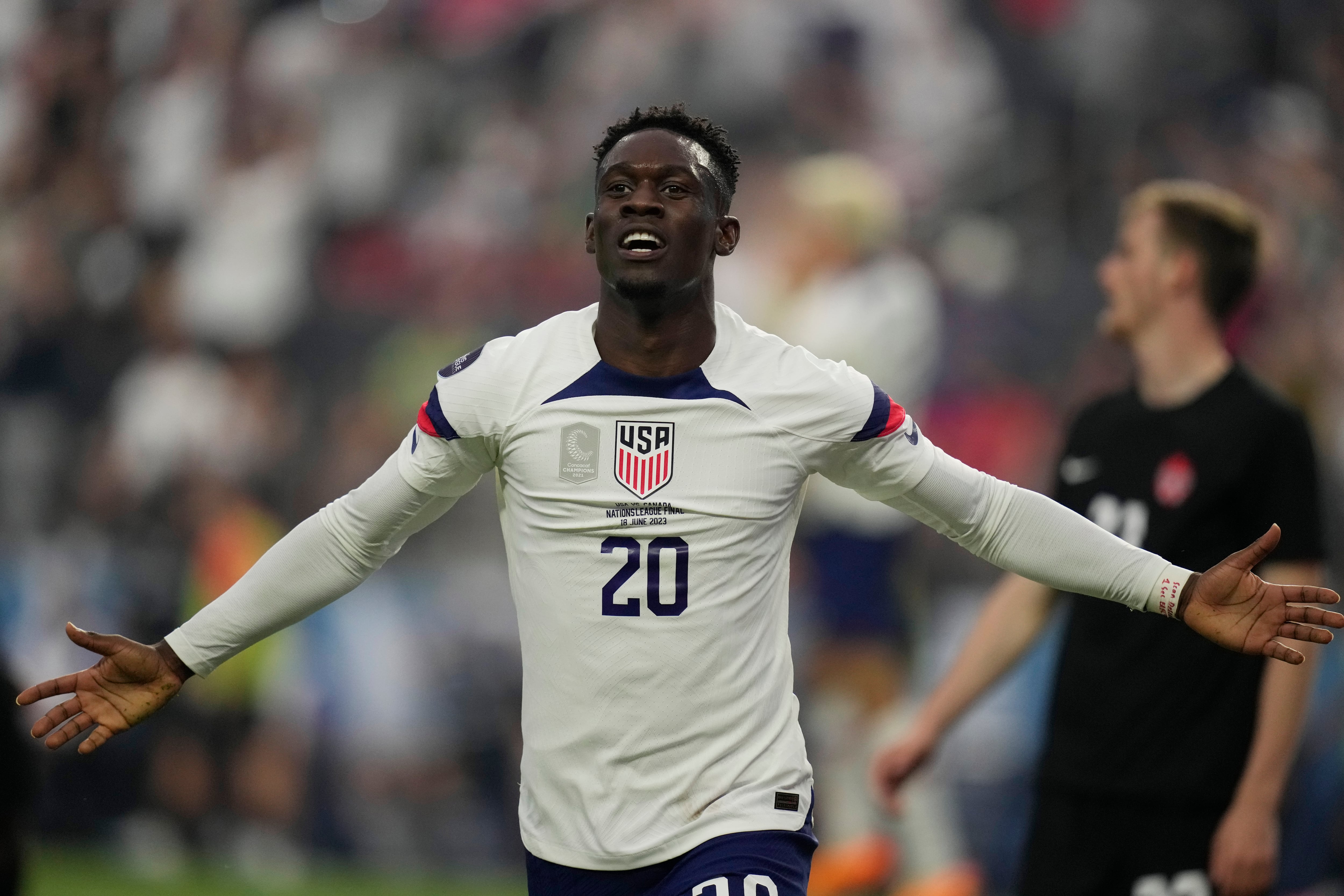 Folarin Balogun de los Estados Unidos celebra después de anotar contra Canadá durante la primera mitad de un partido final de la Liga de Naciones CONCACAF el domingo 18 de junio de 2023 en Las Vegas. (Foto AP/John Locher)