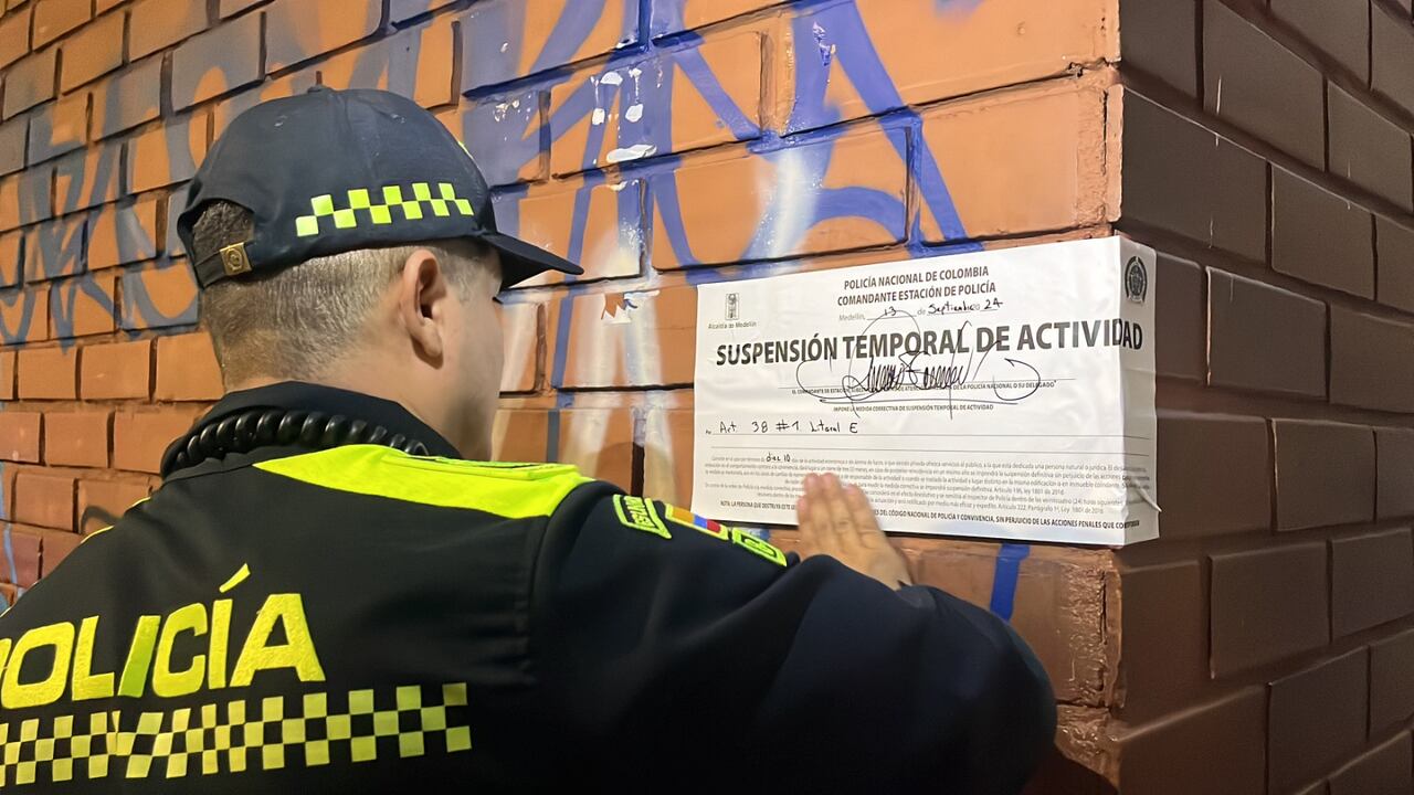 Sellan establecimientos comerciales en Medellín.