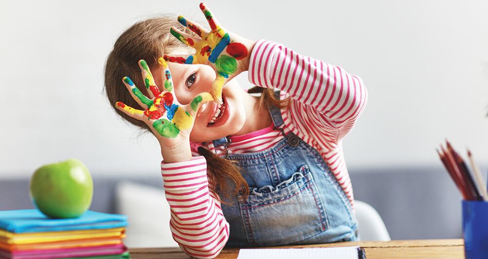 A pesar de que es una conducta normal en un niño la dificultad para concentrarse y mantener buen comportamiento, en los niños con TDAH esta permanece intacta durante su crecimiento.