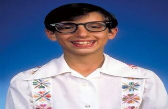 Josh Saviano (Paul Pfeiffer): El mejor amigo de toda la vida de Kevin. Excelente estudiante, extremadamente inteligente. En el episodio final se revela que irá a la universidad de Harvard a estudiar derecho. Es alérgico a todo.