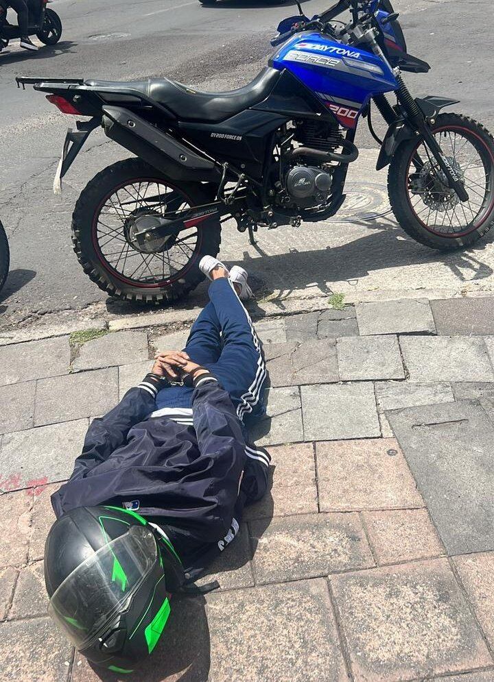 La Policía de Ecuador capturó a un hombre sospechoso.