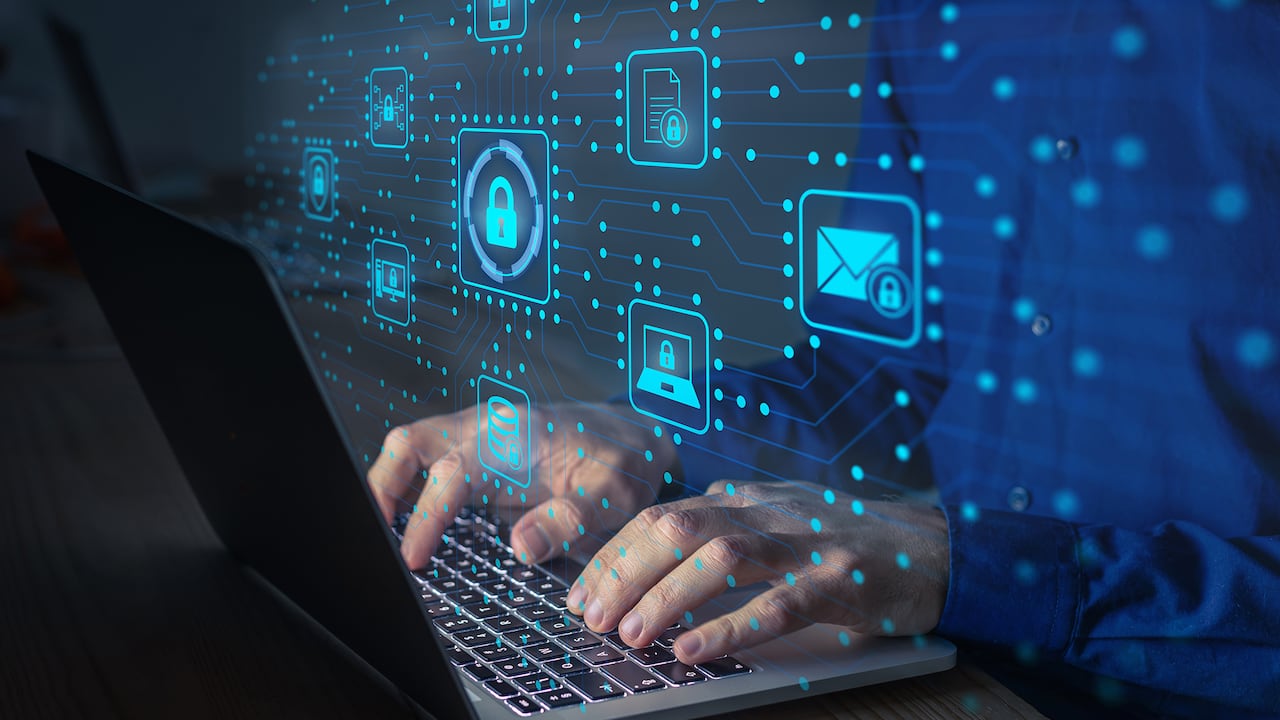 La ingeniería de comunicaciones implica el desarrollo de sistemas tecnológicos que faciliten el intercambio de información de las organizaciones