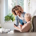 El Parkinson se desarrolla con el avance del envejecimiento.