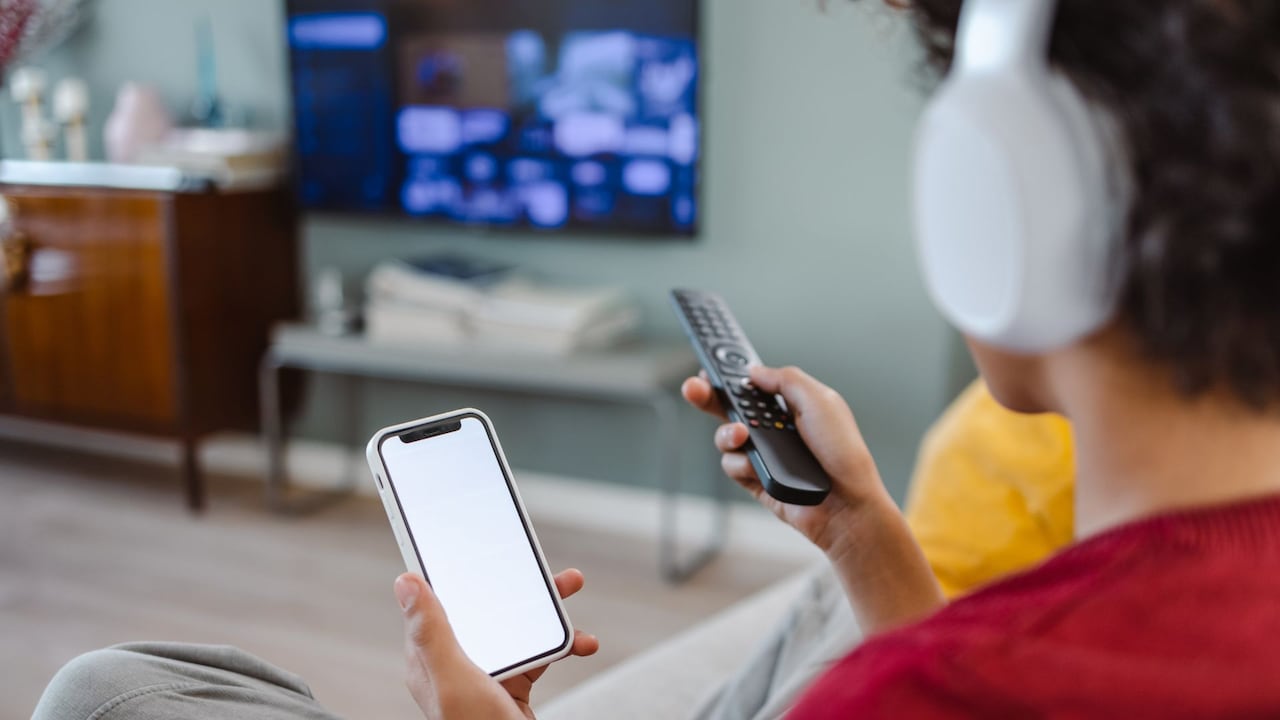Gracias a los avances tecnológicos, cada vez más personas buscan ampliar la pantalla de su teléfono para disfrutar mejor del contenido multimedia.