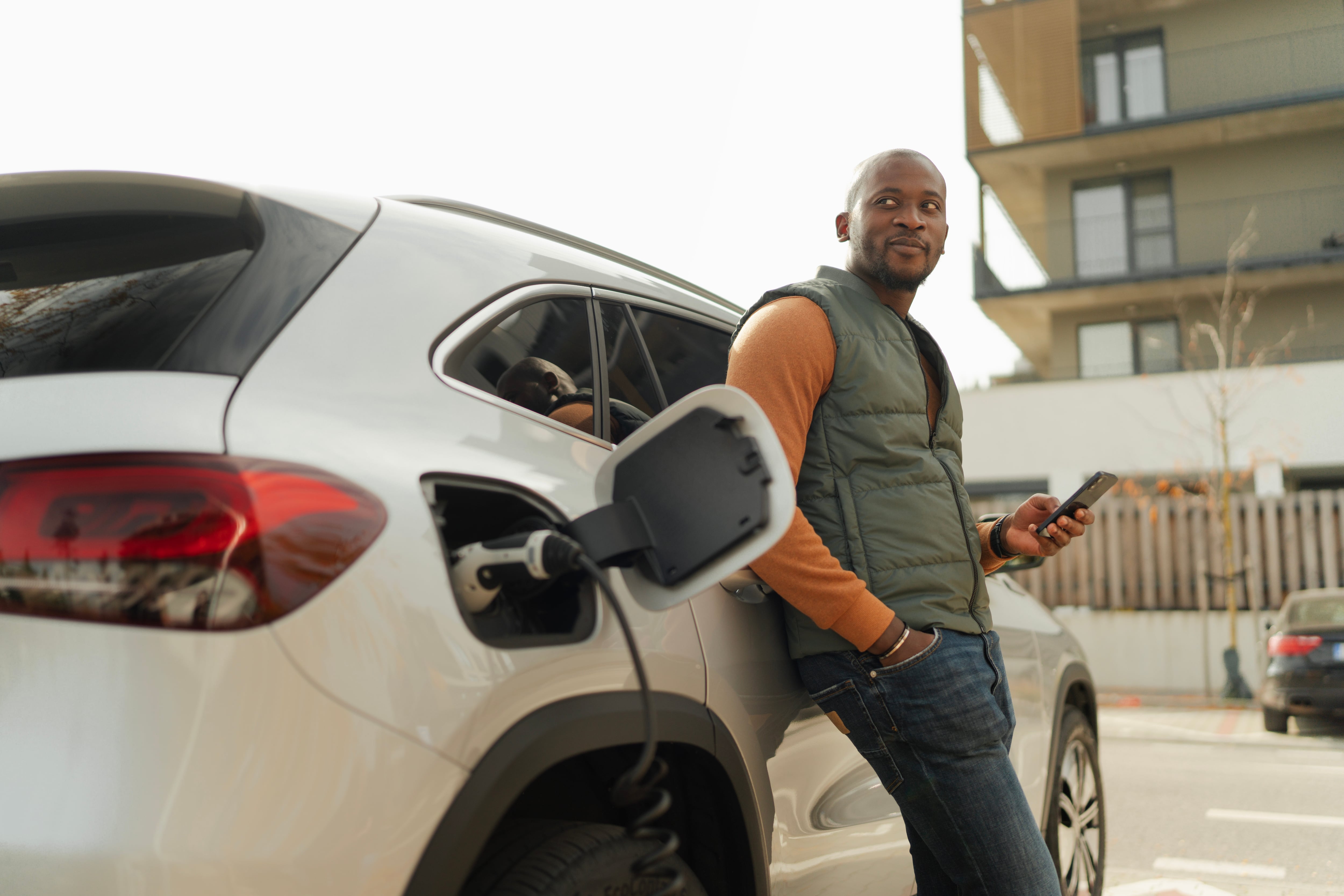 Las SUV continúan siendo las favoritas entre los compradores de vehículos eléctricos e híbridos.