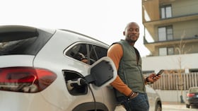 Las SUV continúan siendo las favoritas entre los compradores de vehículos eléctricos e híbridos.