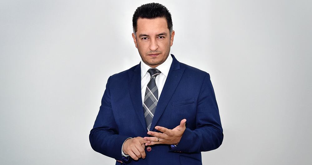    El secretario de Transparencia, Andrés Idárraga, investigó los contratos de Urrutia antes de dejar el cargo.