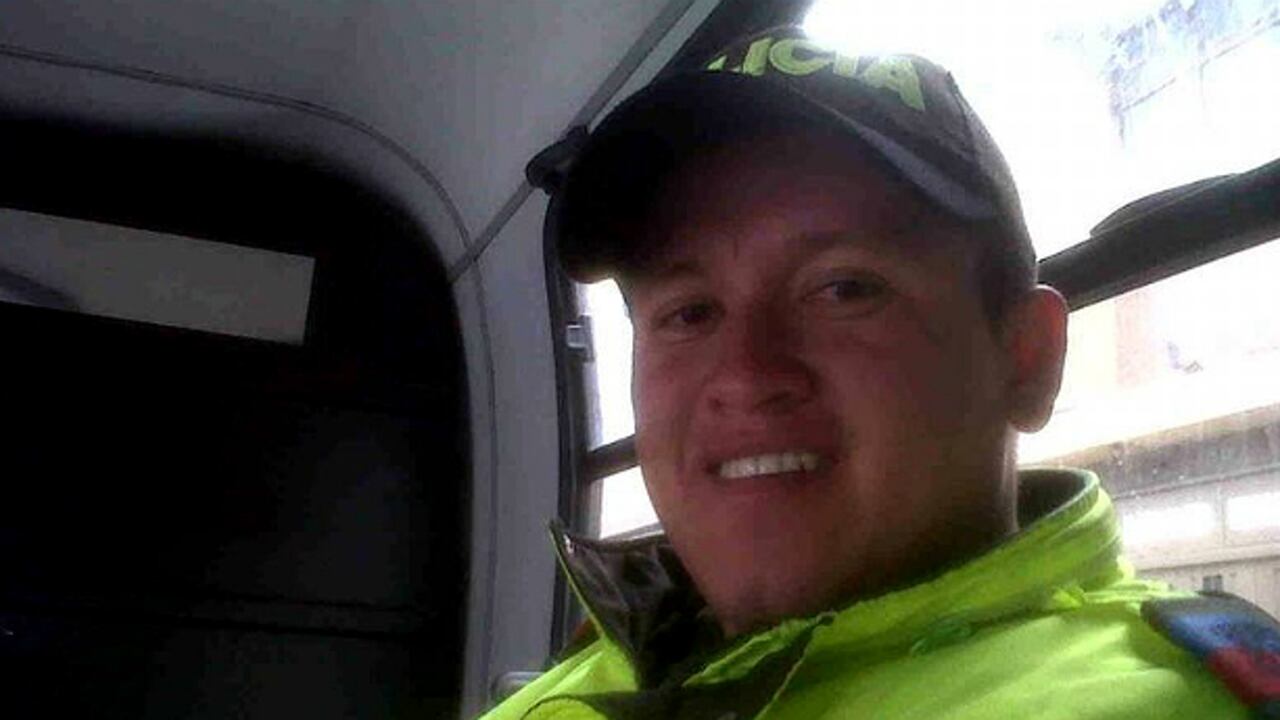 Andrés Felipe Valbuena Guzmán se graduó como patrullero de la Policía el 10 de noviembre del 2006.