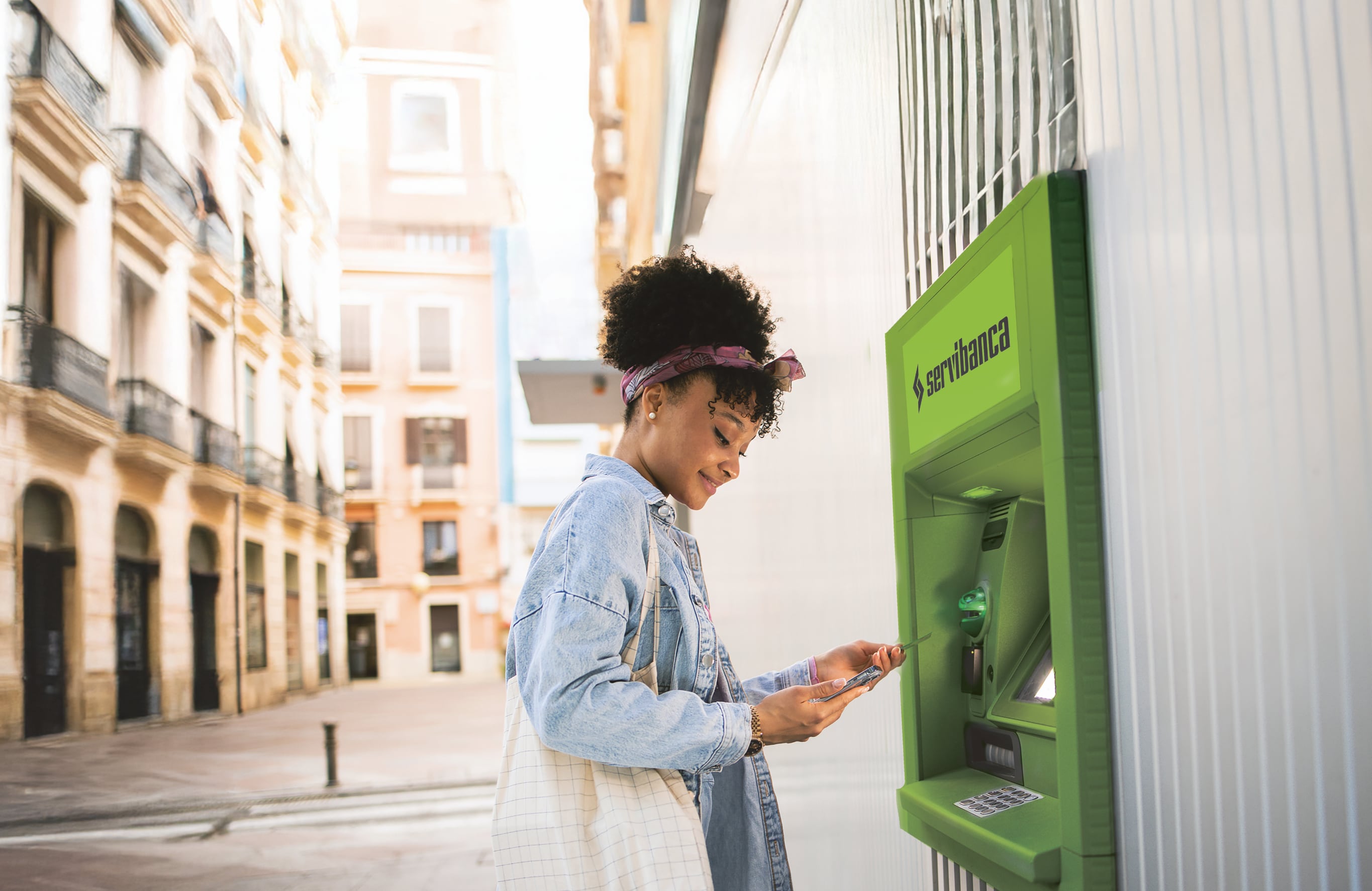 Con una red de más de 2.500 cajeros automáticos, Servibanca ha logrado cerrar brechas de acceso financiero en Colombia.