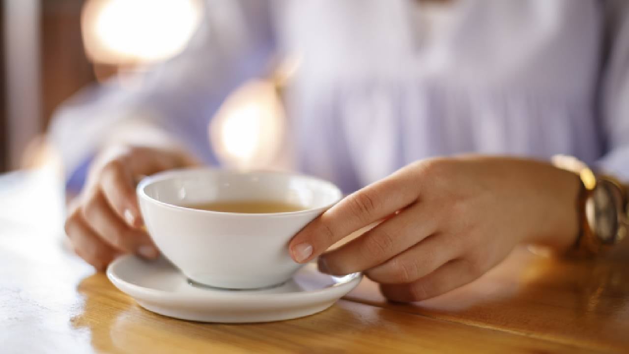Expertos señalan que la infusión de hierba de sapo ayuda a reducir los niveles altos de triglicéridos y colesterol. Foto: Gettyimages.
