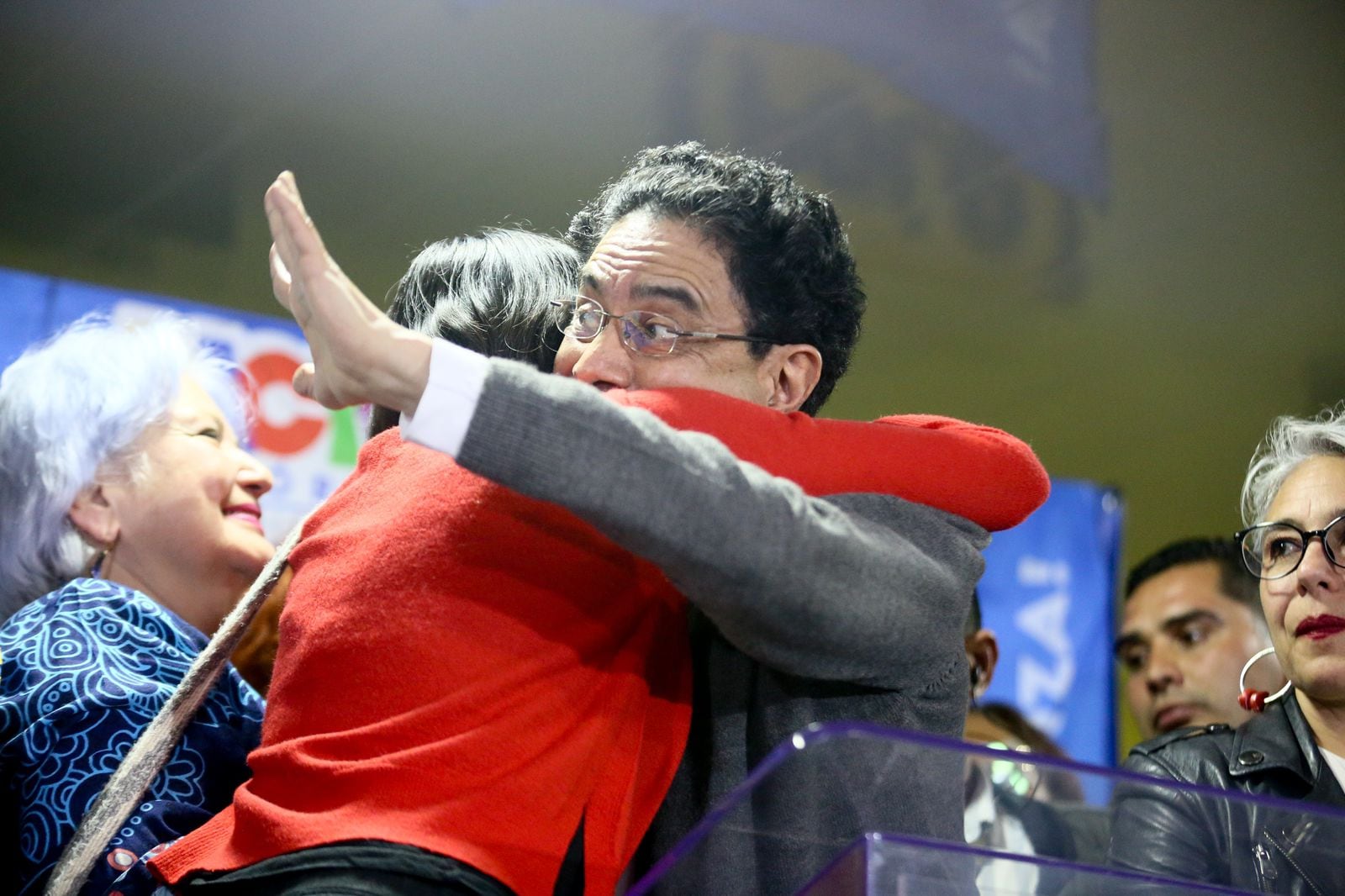 Bogotá. Octubre 26 de 2025. Ivan Cepeda celebra junto a sus simpatizantes, tras haber sido seleccionado como el candidato oficial del Pacto Histórico para las elecciones presidenciales del 2026.