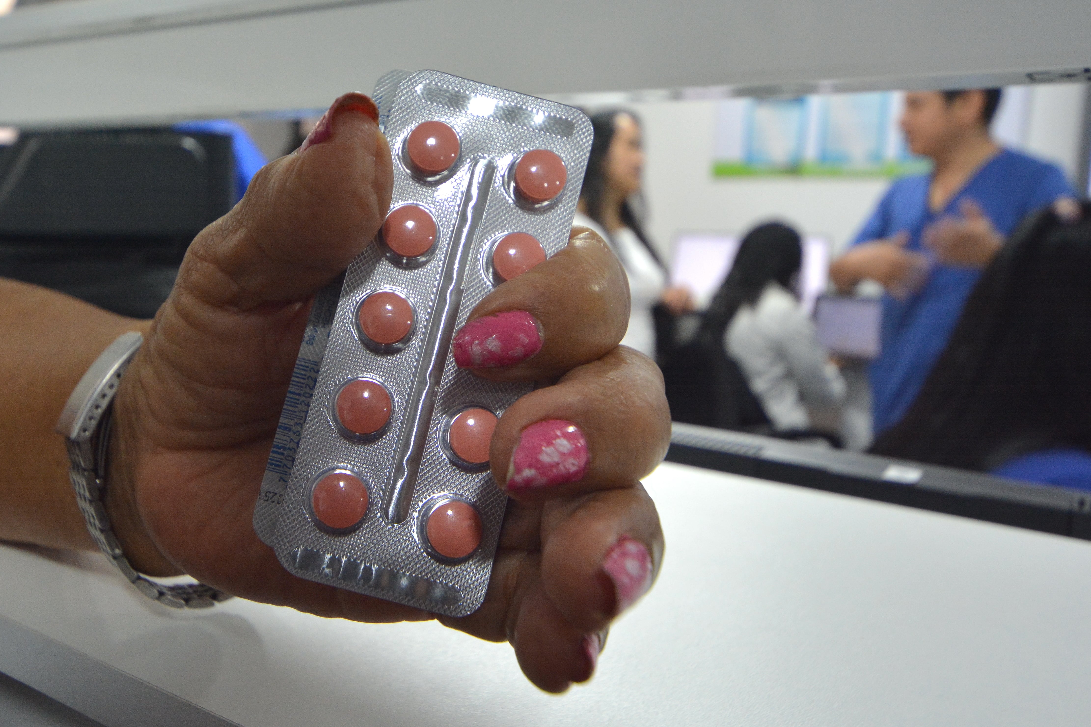 Desde este viernes, 28 de marzo, los usuarios de la Nueva EPS podran reclamar sus medicinas en el nuevo dispensario de Disfarma en el barrio Tequendama. Foto Jorge Orozco.