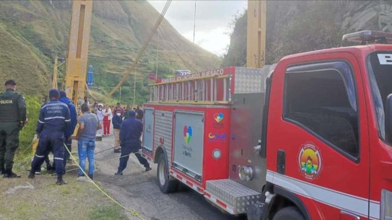 Unidades de socorro continúan en la búsqueda de dos menores de Buesaco que cayeron del puente Juanambú (Nariño) mientras aprendían a manejar moto.