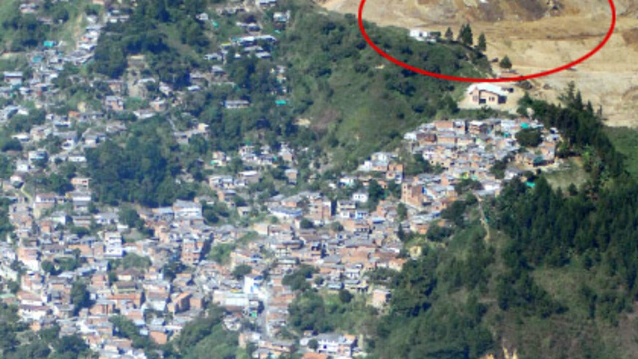 En la zona llamada La Escombrera, arriba de la Comuna 13, reposan los restos de más de 100 personas desaparecidas luego de la Operación Orión