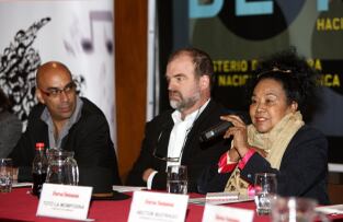 De izquierda a Derecha;Iván Benavides,Moderador y Productor Musical;Eduardo Arias,Periodista;Totó La Momposina, Cantante.