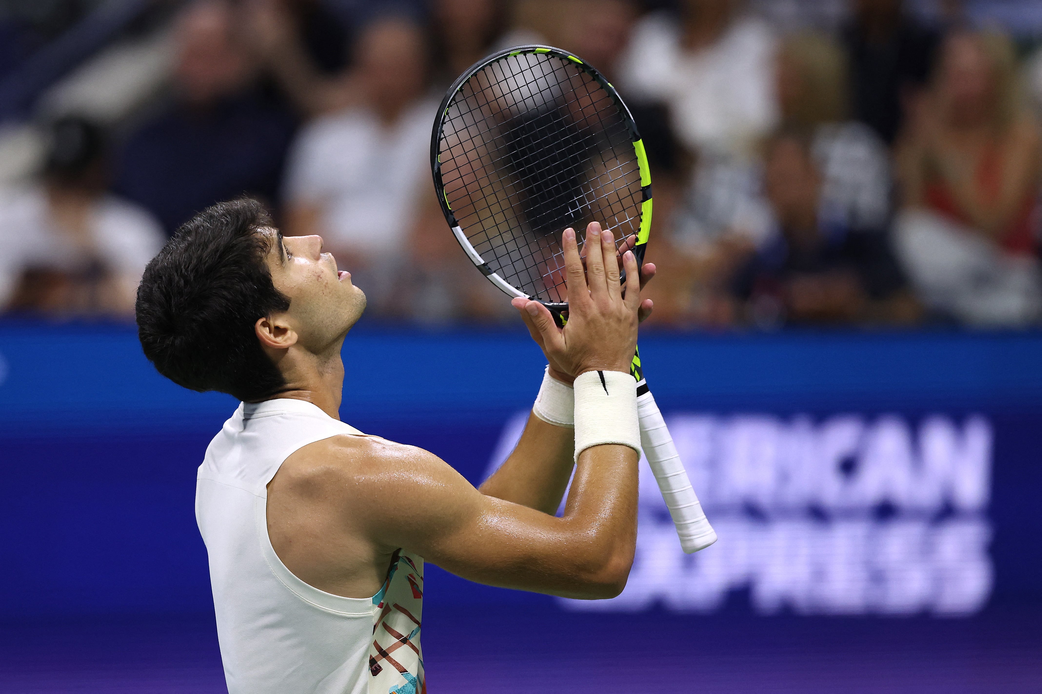 NEW YORK, NEW YORK - SEPTEMBER 08: Carlos Alcaraz of Spain reacts after a point against Daniil Medvedev of Russia during their Men's Singles Semifinal match on Day Twelve of the 2023 US Open at the USTA Billie Jean King National Tennis Center on September 08, 2023 in the Flushing neighborhood of the Queens borough of New York City.   Al Bello/Getty Images/AFP (Photo by AL BELLO / GETTY IMAGES NORTH AMERICA / Getty Images via AFP)