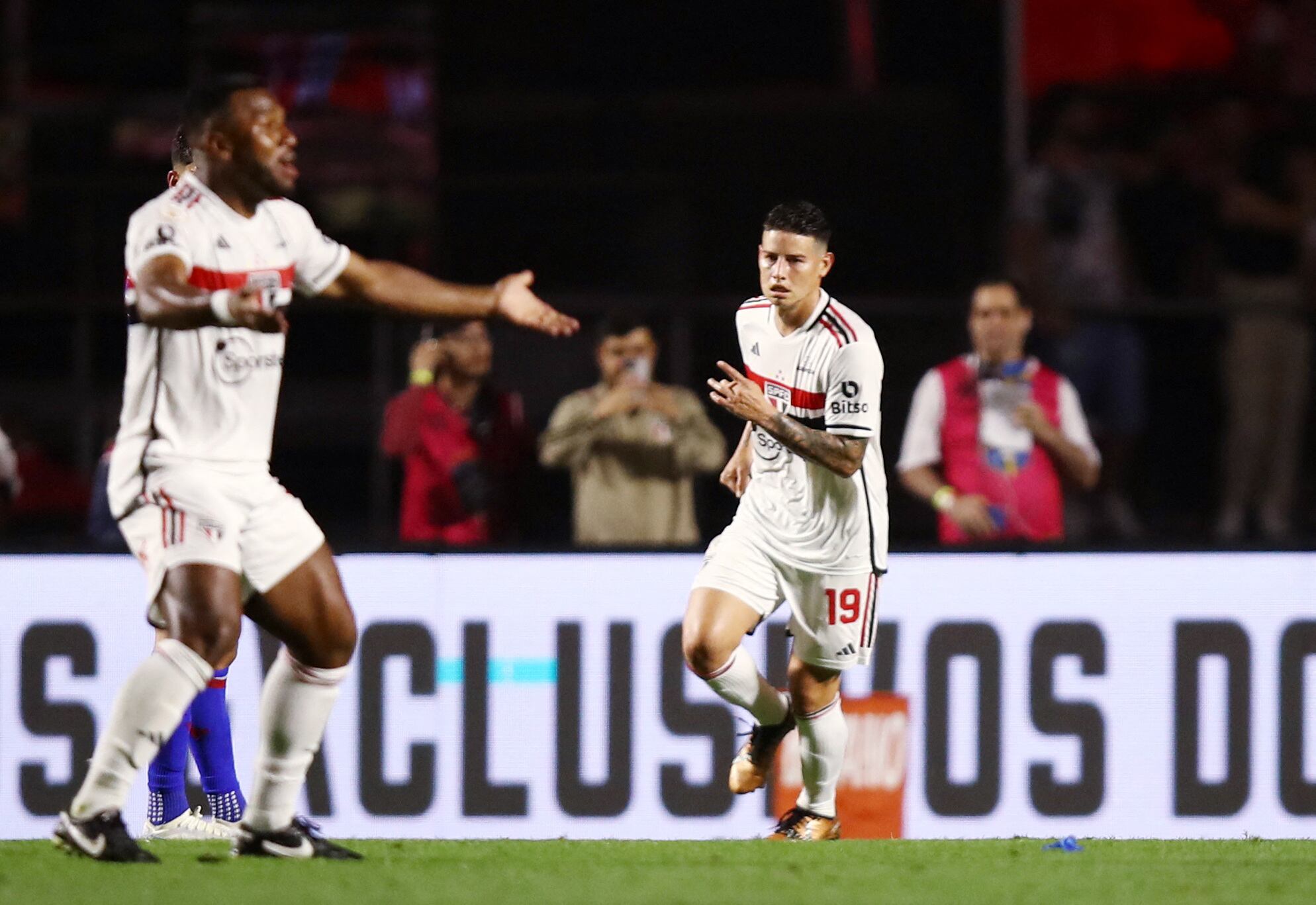 Soccer Football - Brasileiro Championship - Sao Paulo v Fortaleza - Estadio Morumbi, Sao Paulo, Brazil - September 20, 2023 Sao Paulo's James Rodriguez celebrates scoring their first goal REUTERS/Carla Carniel