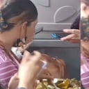 Graban a mujer comiendo tamal en Transmilenio