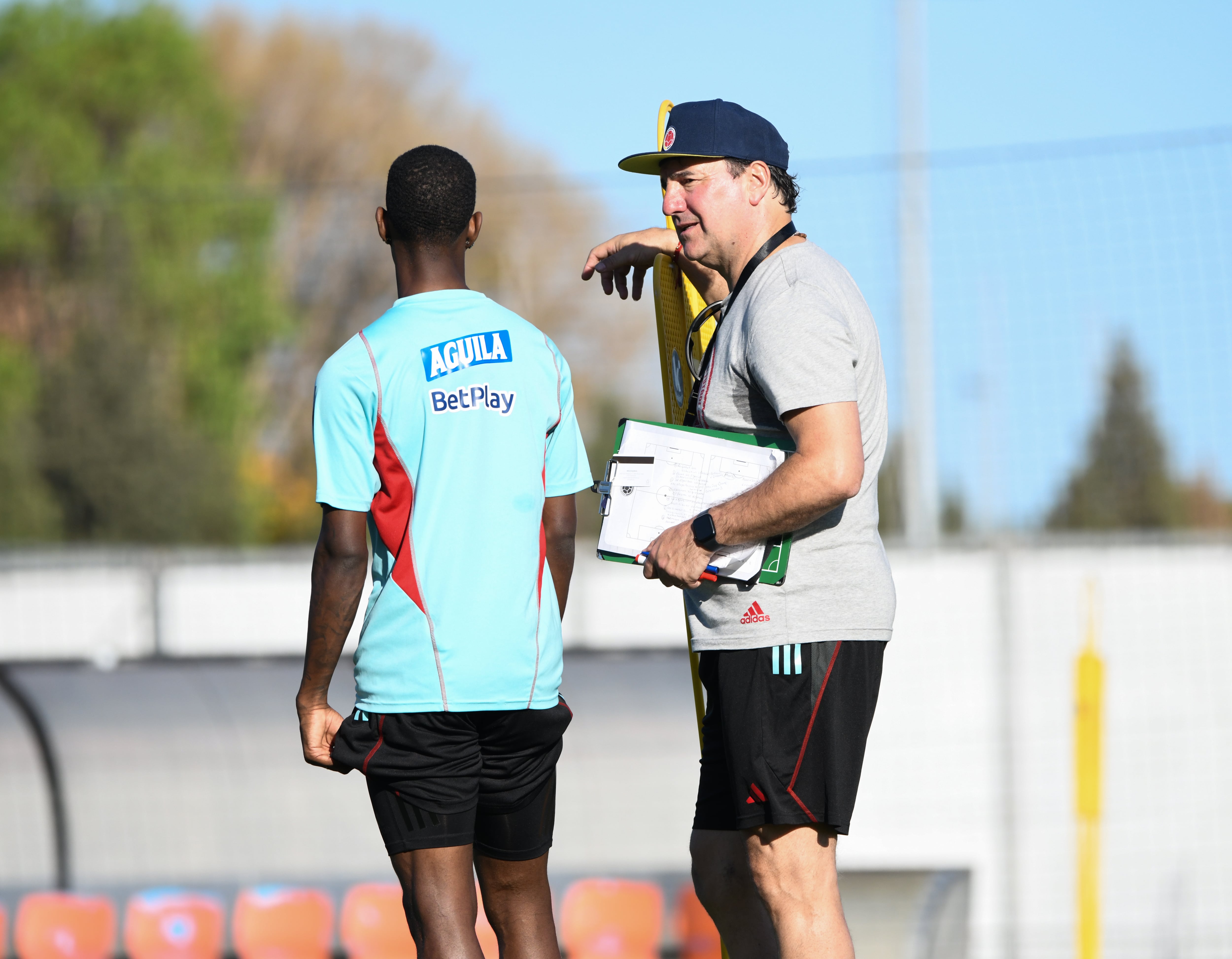 Néstor Lorenzo elaboró un equipo combinado entre experimentados y jóvenes.