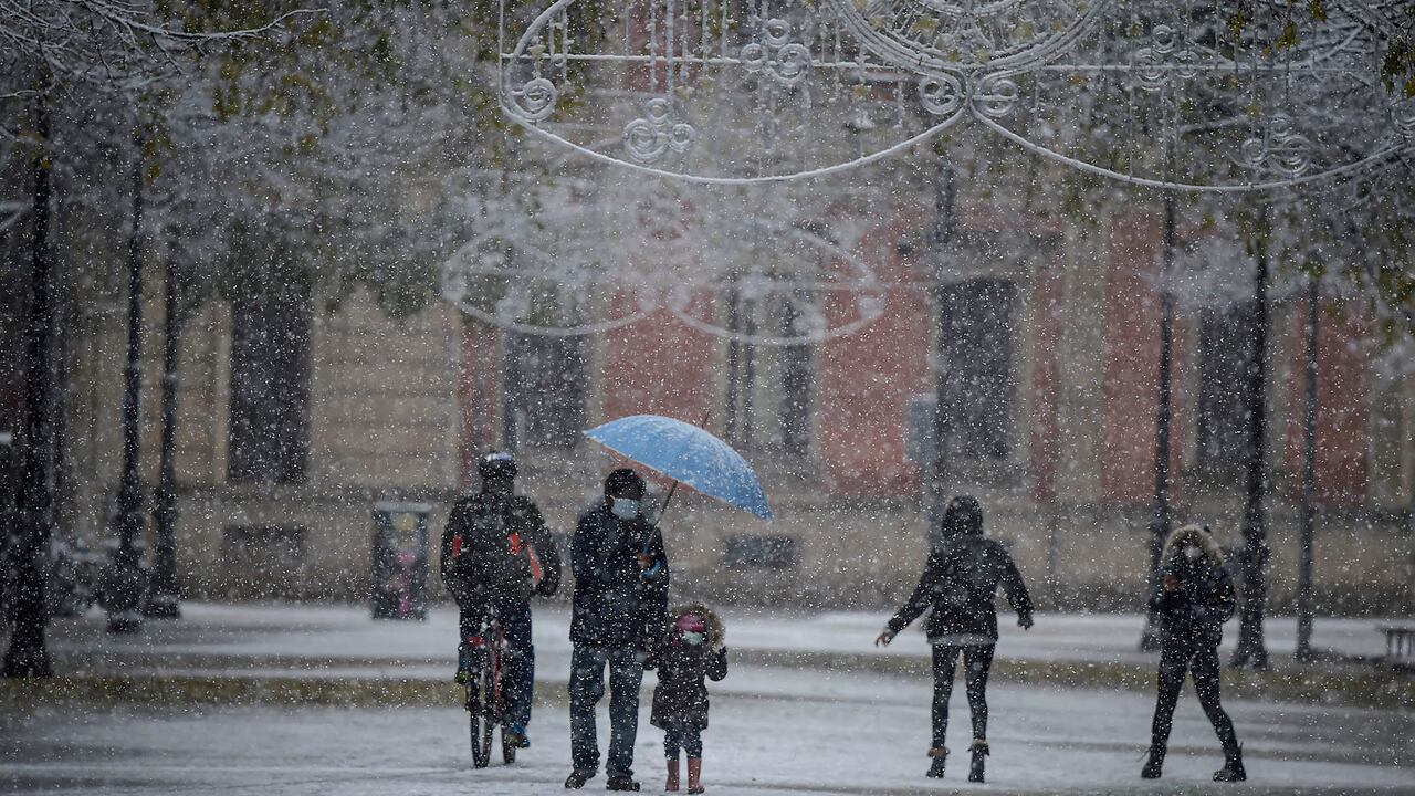 Bajo la nieve.