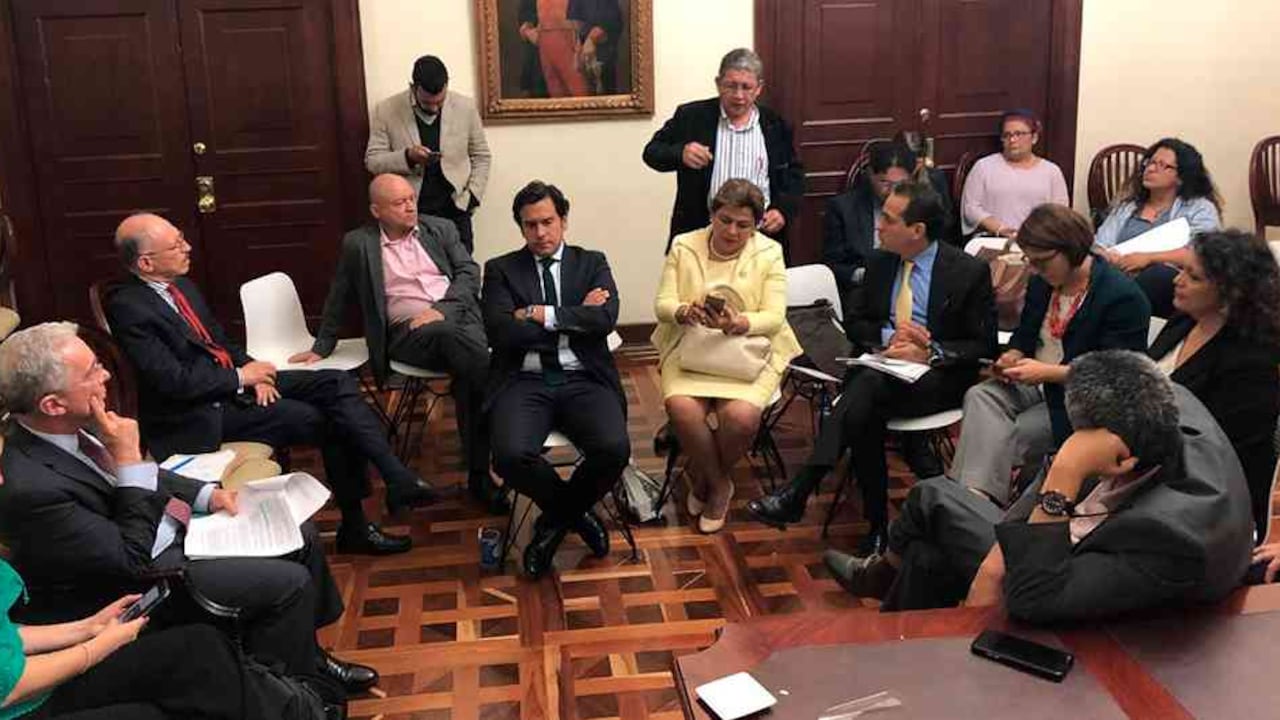 Uribe estuvo con Pablo Catatumbo, Carlos Antonio Losada, Victoria Sanguino y Sandra Ramírez, al igual que con Gustavo Petro e Iván Cepeda.