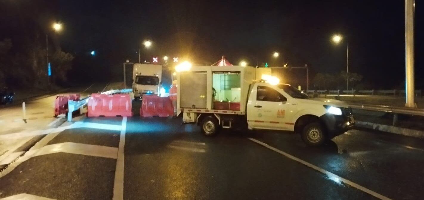 Las autoridades activaron el protocolo de seguridad luego de que se reportara el estallido.