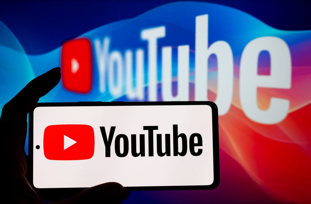 YouTube lanza la función de audio multilingüe para doblar videos tras dos años de programa piloto.