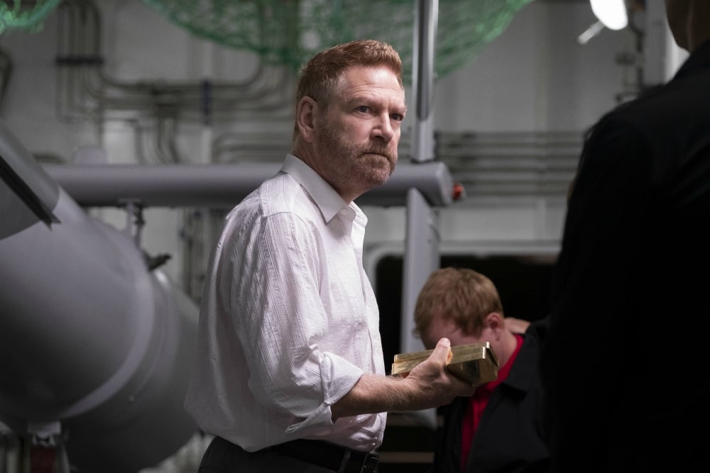 Kenneth Branagh tiene un impresionante recorrido en teatro, donde ha interpretado personajes de Shakespeare en teatros por décadas. Aquí es Sator, un hombre que quiere desencadenar la Tercera Guerra Mundial.