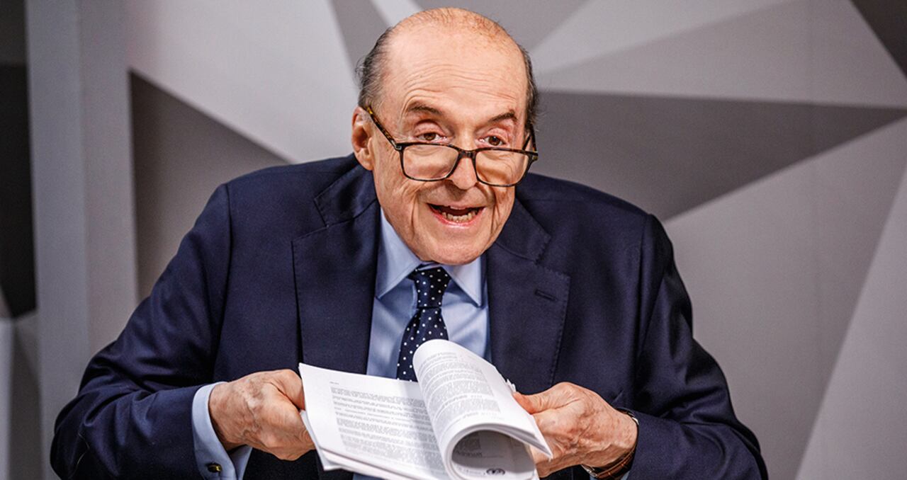 “No podemos salir con un chorro de babas de que Santos no sabía o no conocía lo que había firmado. Eso la opinión pública no lo puede aceptar”.