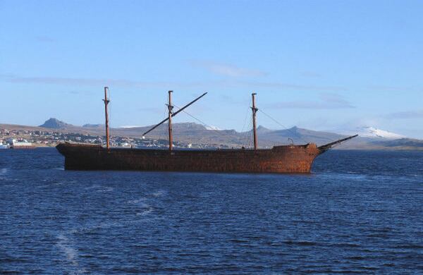 La pesca, el petróleo y la ganadería hacen que los isleños sean un pueblo con grandes recursos.