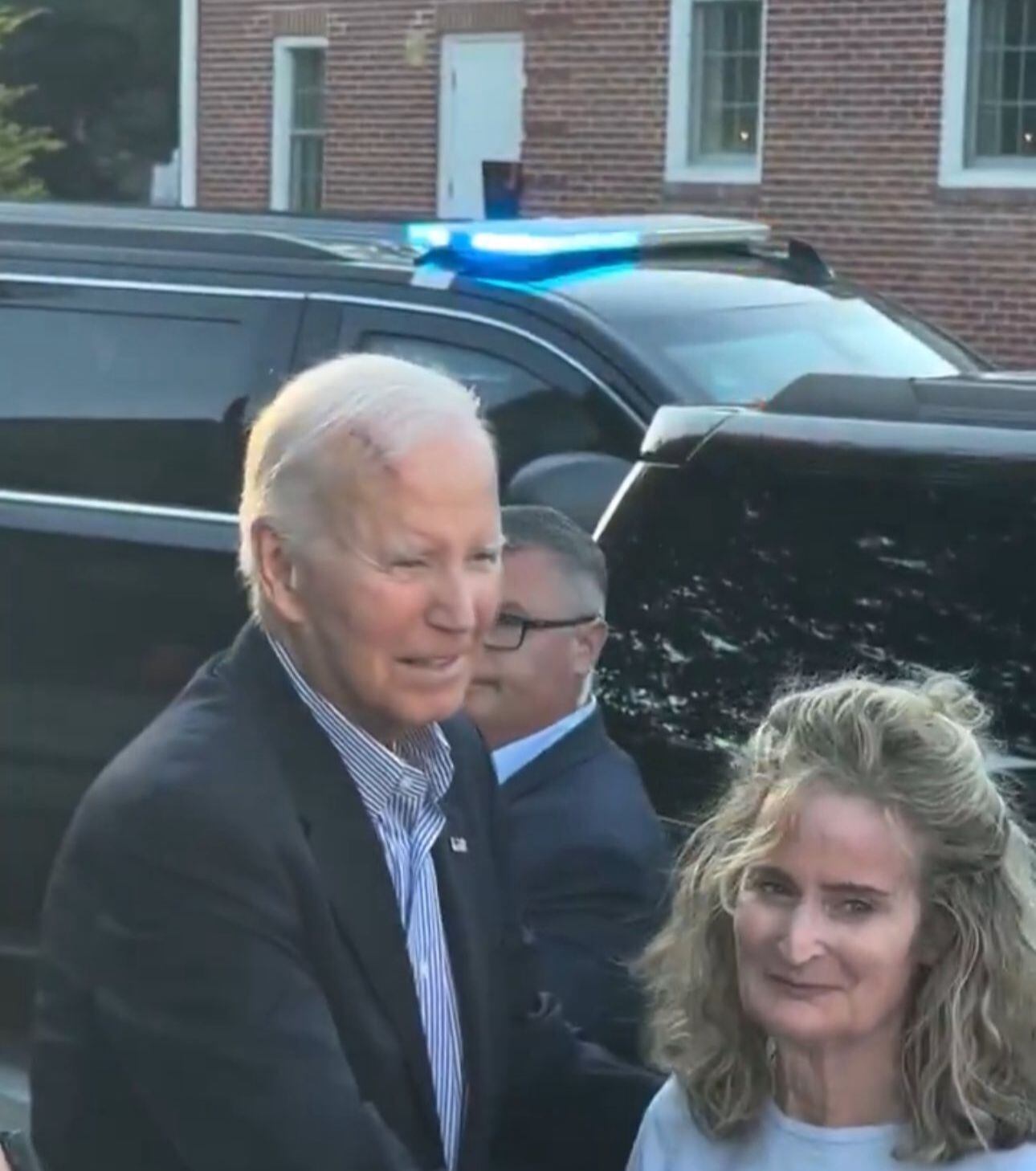 Joe Biden visto con una herida en su cabeza