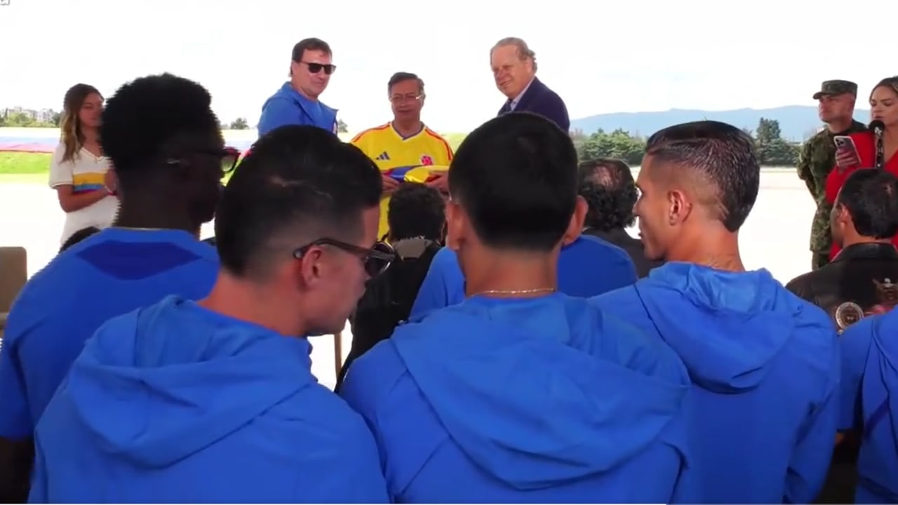 Entrega del pabellón a la Selección Colombia antes de ir al Mundial 2026.