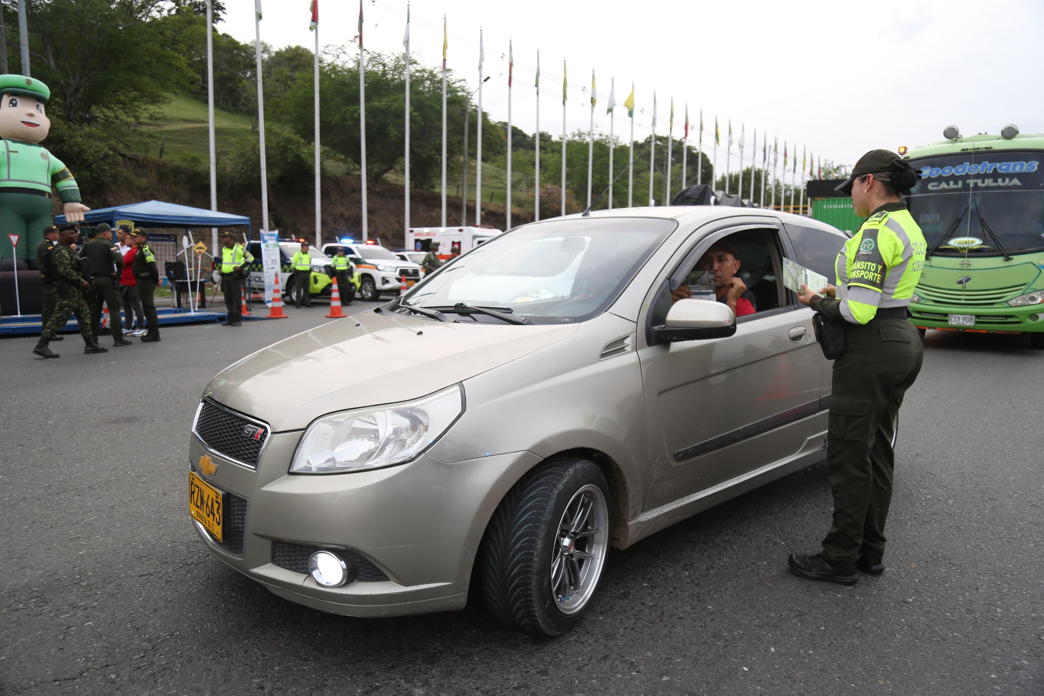 Además de prevención, también se realizan operativos para evitar el tránsito de economías ilegales.