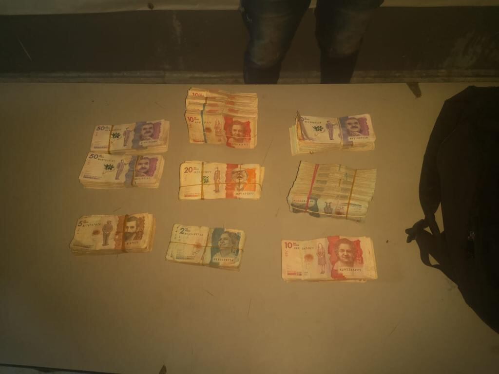 Este sería el dinero y la maleta con la que pretendían huir los presuntos atracadores.