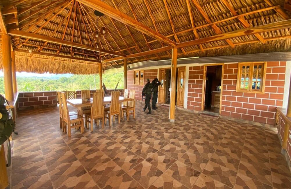 Viviendas que fueron ubicadas durante los diferentes operativos realizados por la Fuerza Pública en contra de alias Otoniel, y que eran frecuentadas por el cabecilla en la región del Nudo de Paramillo