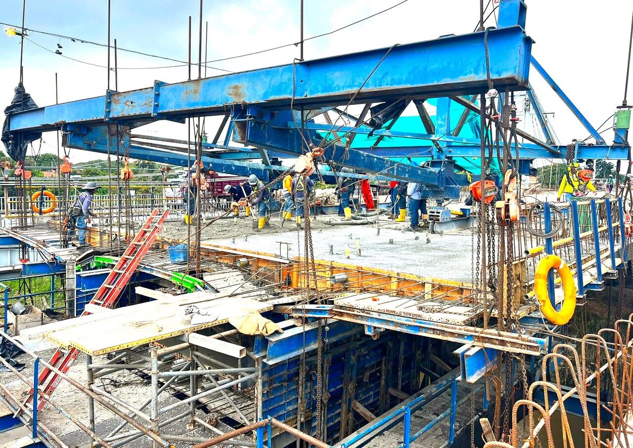 Construcción Puente de Juanchito