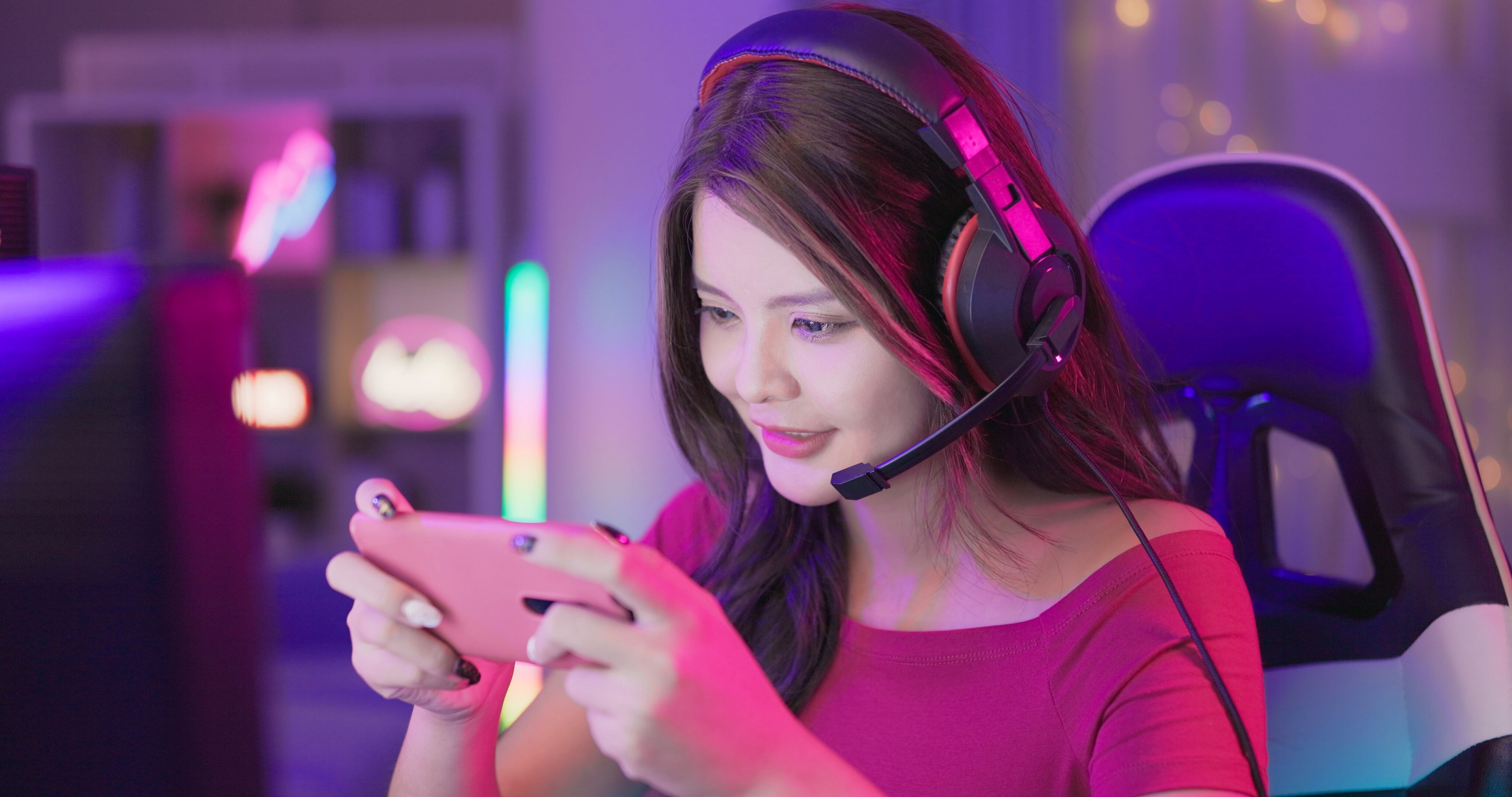 Jugar en el celular es una experiencia cotidiana para muchos.