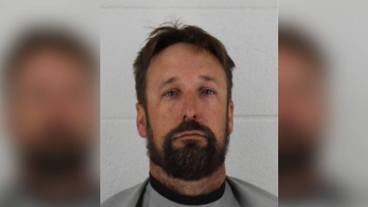 El pastor que intentó quemar a su familia prendiéndole fuego a la casa en la que vivían.