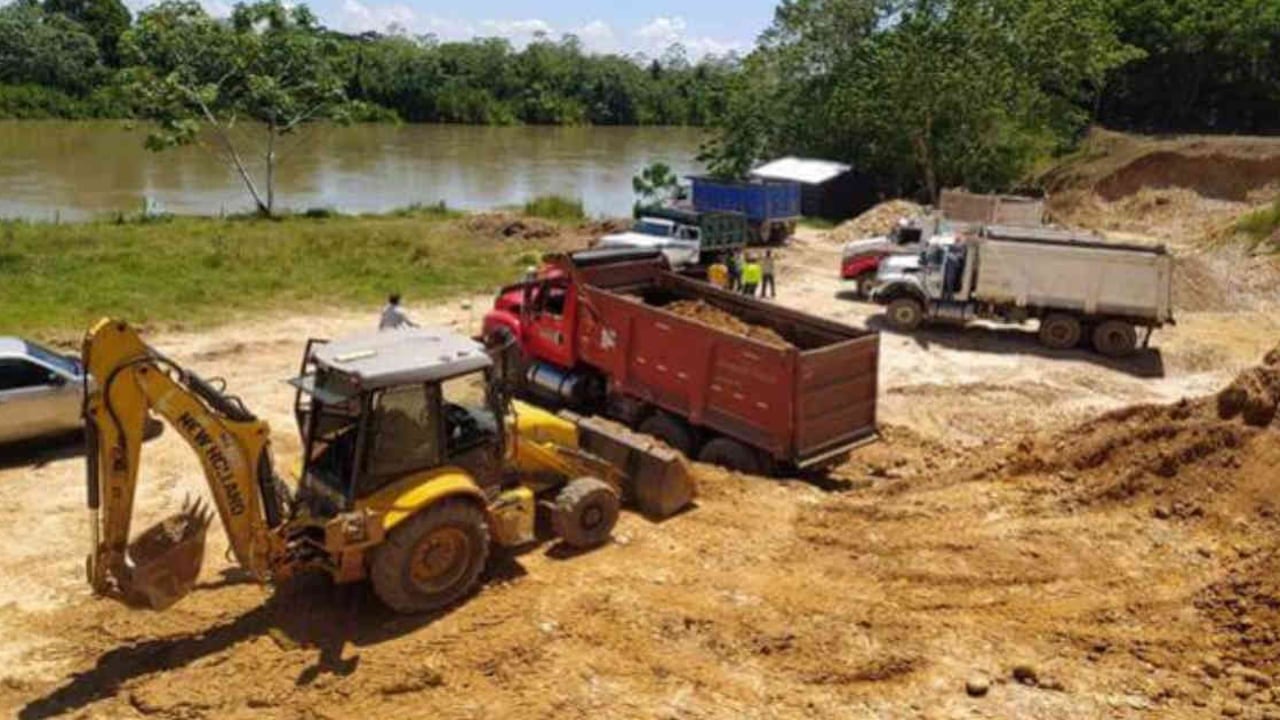 Con esta nueva aplicación de la Anla, las autoridades podrán identificar rápidamente si se trata de proyectos mineros licenciados o no. Foto ilustración: Policía Magdalena Medio.