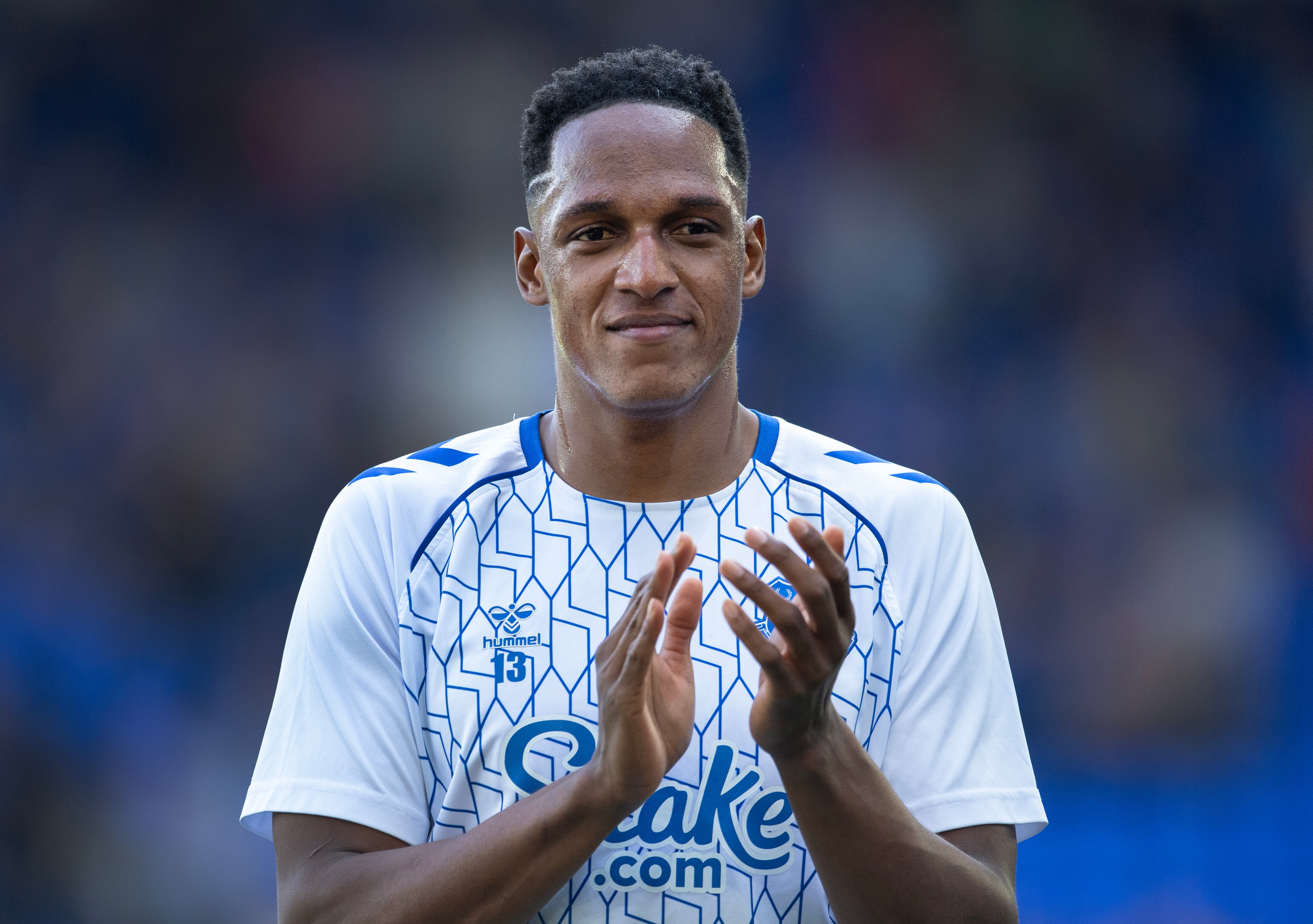 Yerry Mina jugando en la Premier League con Everton