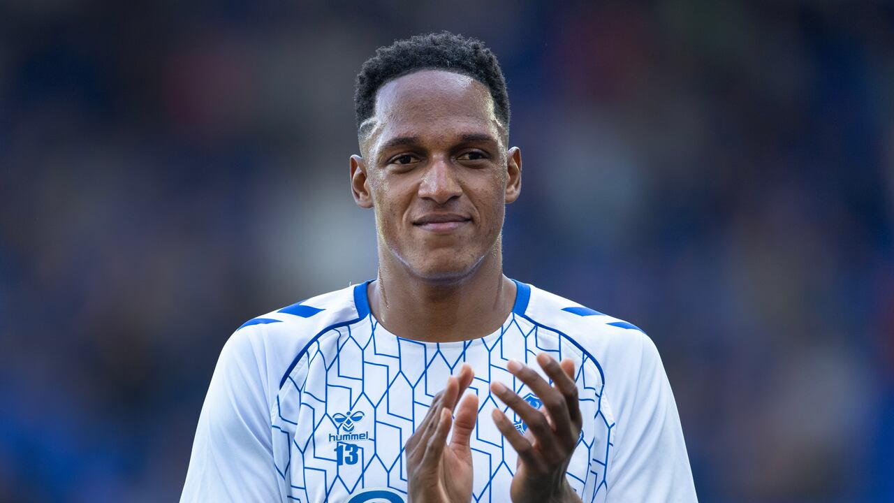 Yerry Mina jugando en la Premier League con Everton