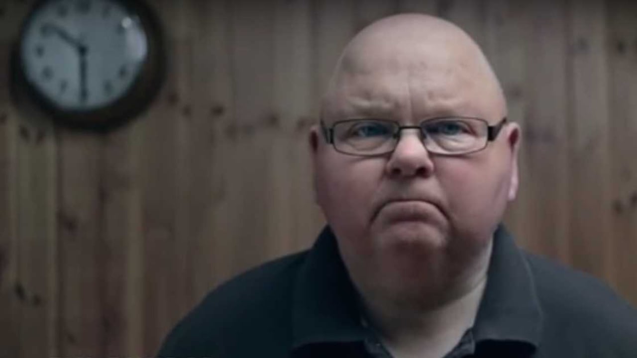 Al sufrir de "Llegatardismo", Dunbar no es capaz de procesar cuánto tiempo le llevan sus actividades. Los médicos aseguran que su cerebro no puede procesar la idea del tiempo.