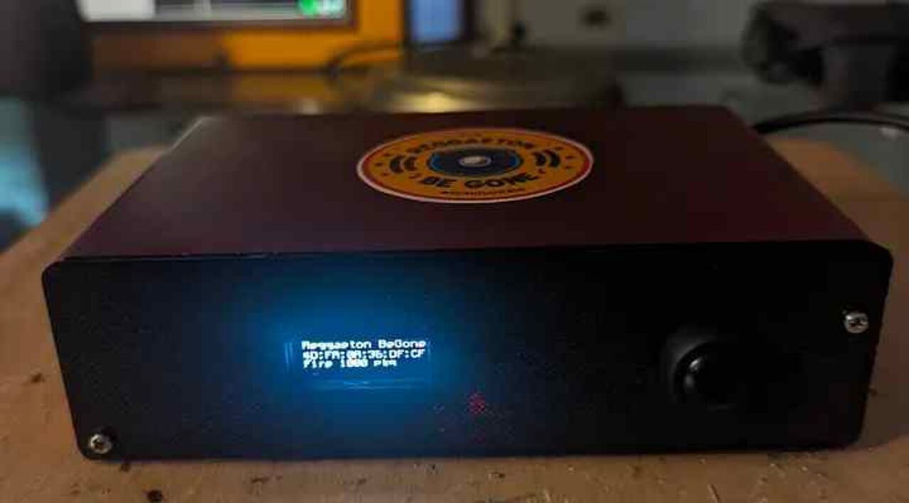 Reggaeton Be Gone es un dispositivo que apaga los equipos que reproduzcan canciones de reguetón