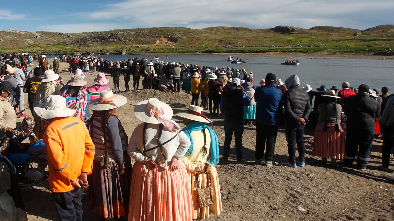 Los militares fueron atacados a piedra por la turba hasta ahogarse en el río. Foto: AFP.