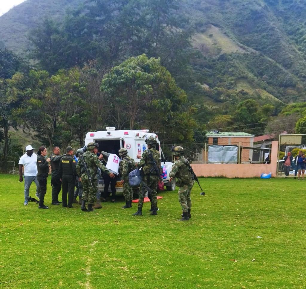 Fuerzas Militares salvaron la vida de campesino herido tras pisar una mina antipersonal en Nariño.