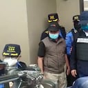 Salida del expresidente de Honduras Juan Orlando Hernández de su residencia con chaleco antibalas